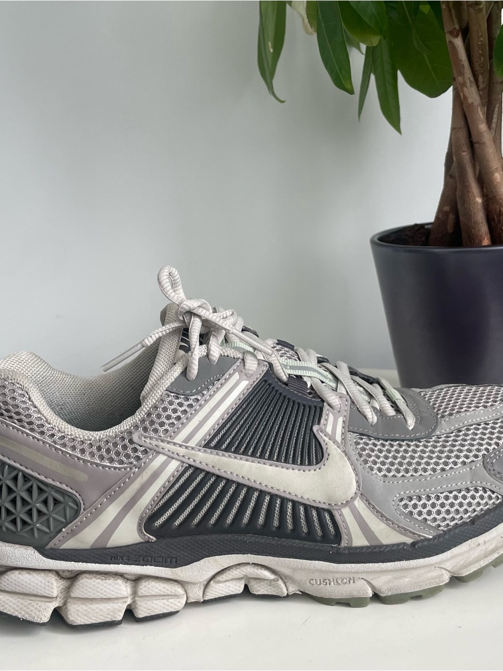 Women Size 9.5 Nike Zoom Vomero 5
Cobblestone Flat Pewter Gray Shoes